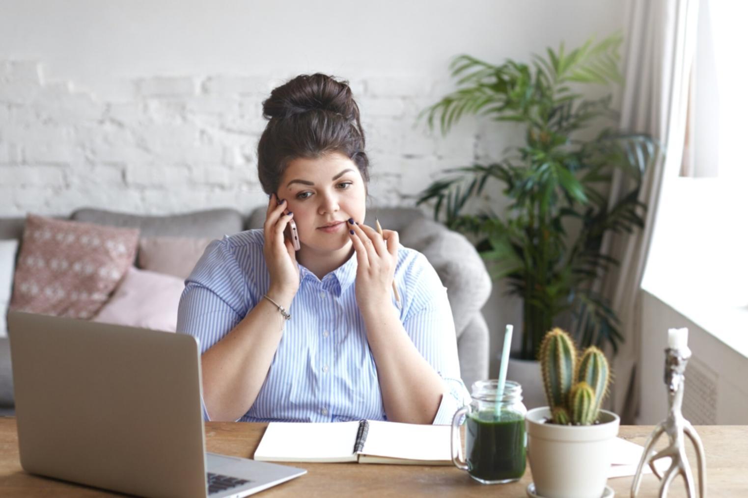 Professionelle Verkaufsschulung in modernem Seminarraum